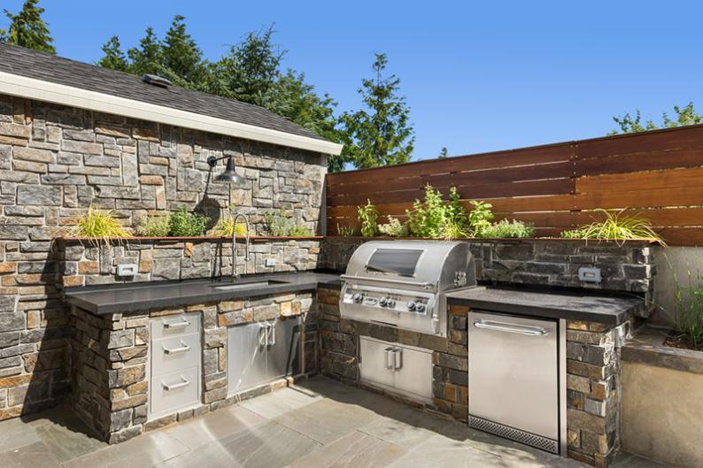 outdoor kitchen